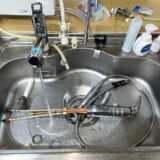 【福岡市城南区】キッチンで水漏れ(給水管破損)の修理実例