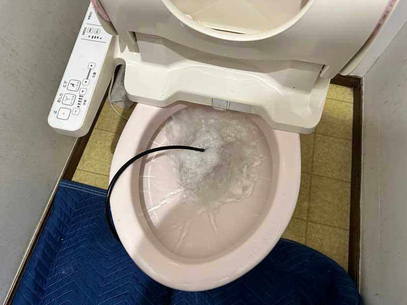 トイレの高圧洗浄後の流れの確認